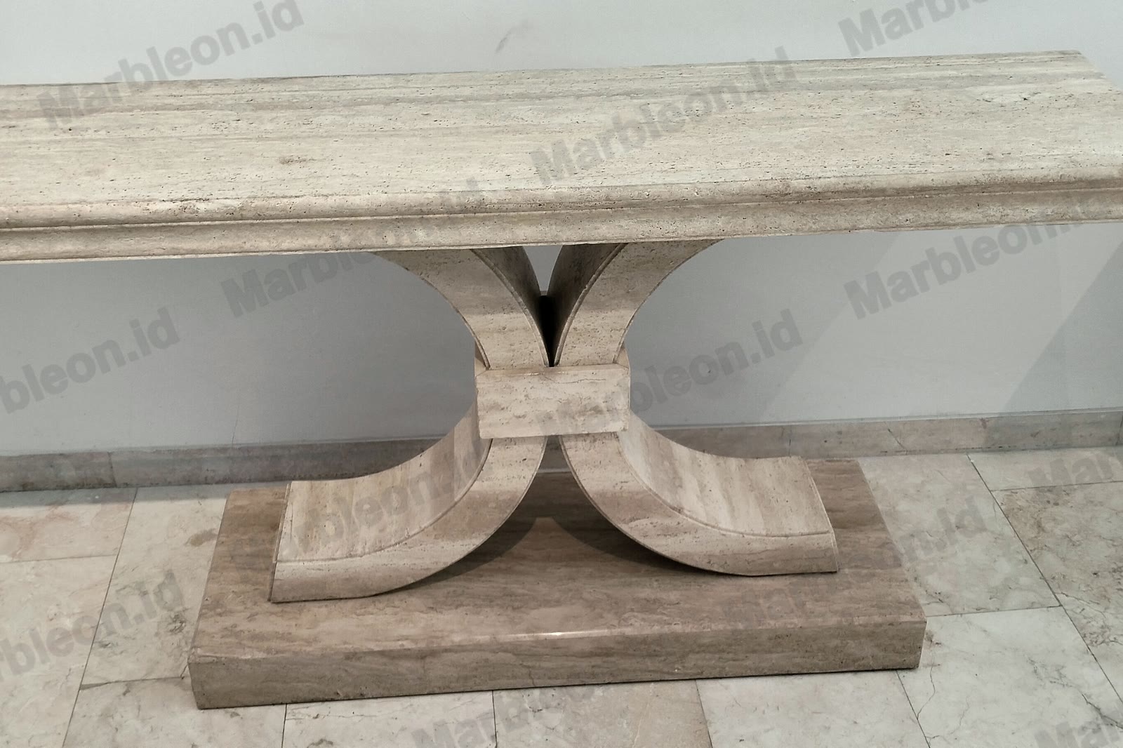 Meja console travertine dengan kaki dua lengkung