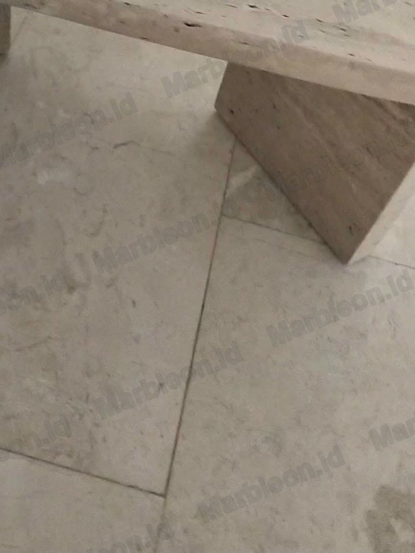Kaki meja dari lempengan travertine